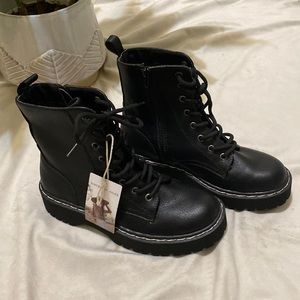 Sincerely Jules black combat boots size 6 fit like 6.5